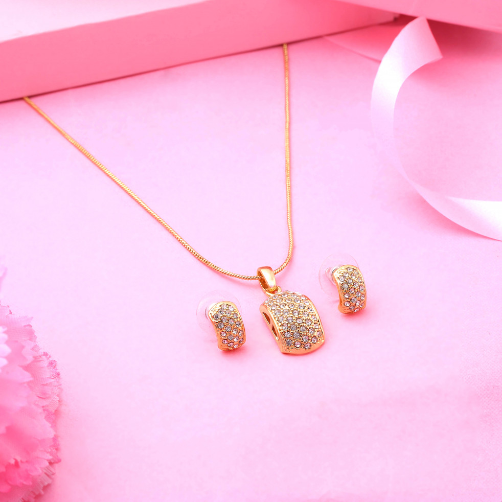 Estele Gold Plated Graceful Designer Necklace Set with Sparkling Crystals